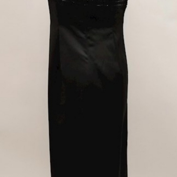 EUC Carmen Marc Valvo gown from SAKS - Picture 8 of 10